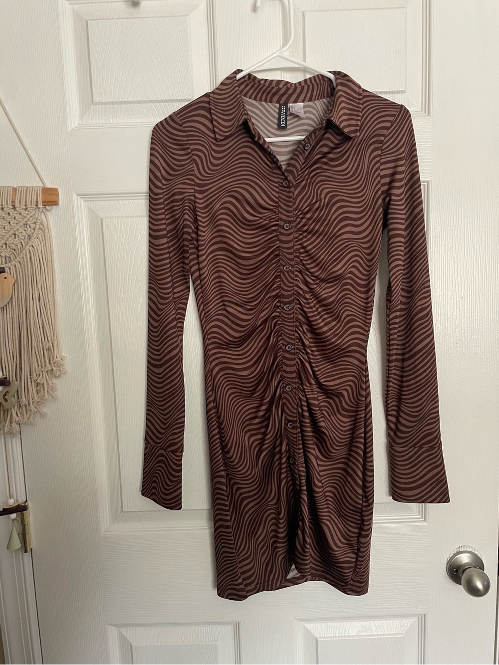 DIVIDED Women’s size Small Brown Wave-Print Long Sleeve Button Dress